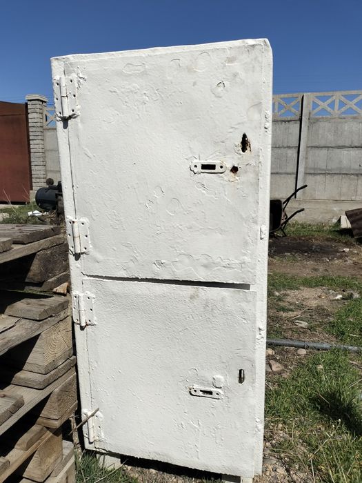 Продам сейф металлический двойные стенки