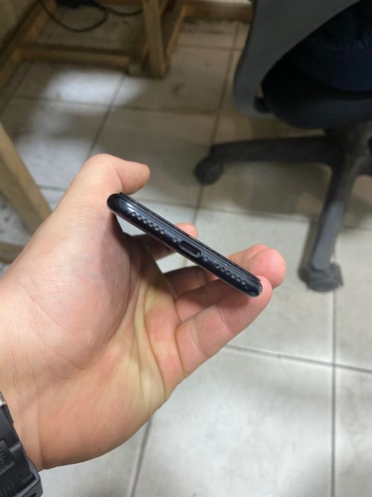 Iphone 7 matt black 32gb ideal sotiladi srochno!