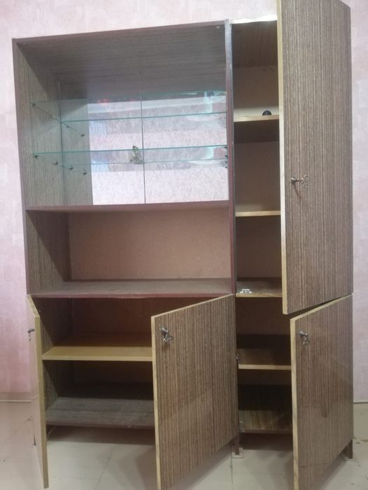 Буфет для посуды в гостиную новый