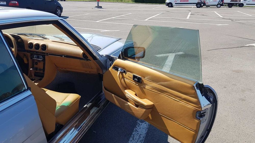 Mercedes SLC 450  din 1973 restaurat
