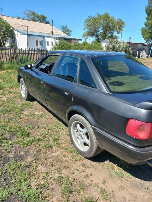 Продам ауди в4 1993