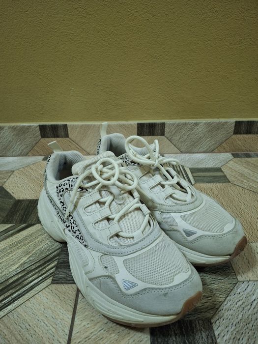 Adidași sport Fila