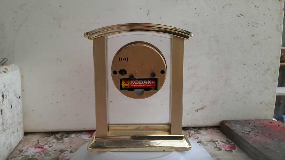 Ceas de masa desteptator-Quartz URUBA - China !