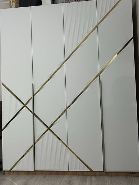 Шкаф с двумя дверцами