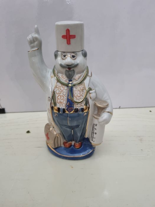 Штоф фарфор с рюмочкой. Новый.