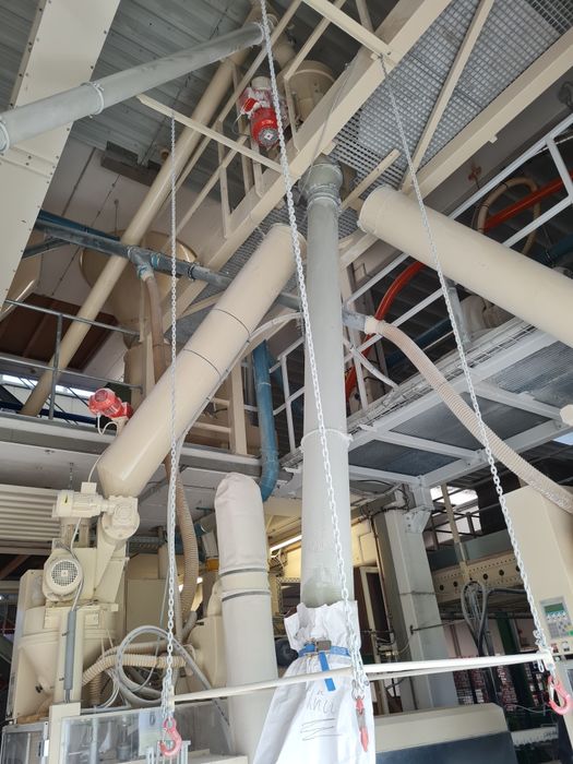 Linie automată de ambalare făină. Moară. Împachetare