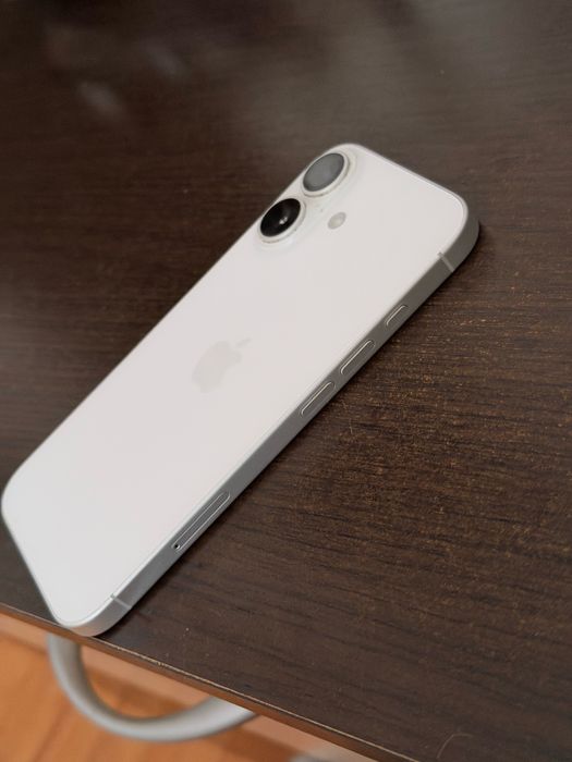 Iphone 16 White