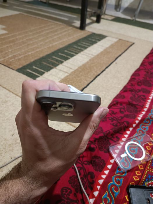 Iphone 15 pro natural titanium