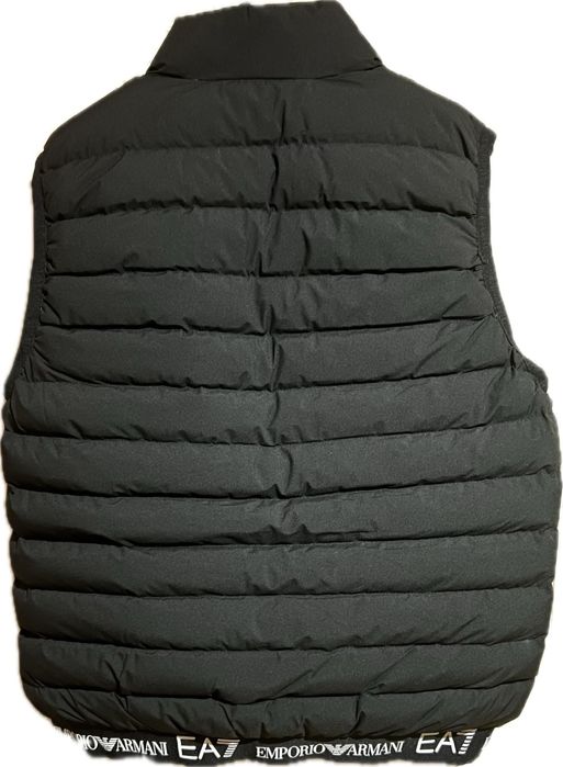 Мъжки елек boss армани. Нова цена 65лв