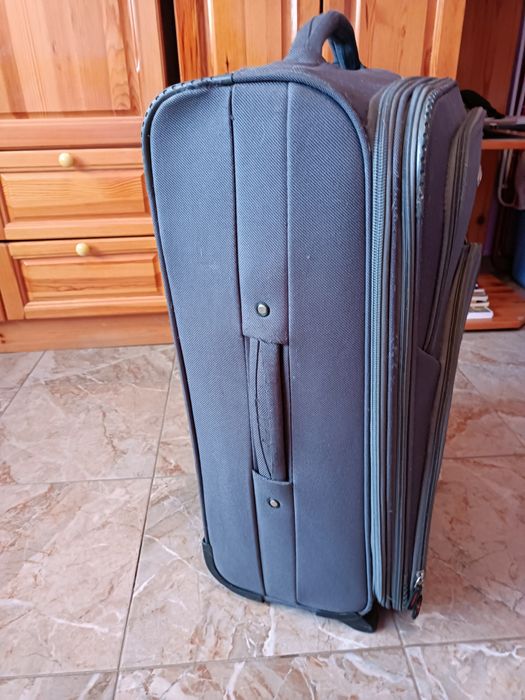 Продавам голям куфар