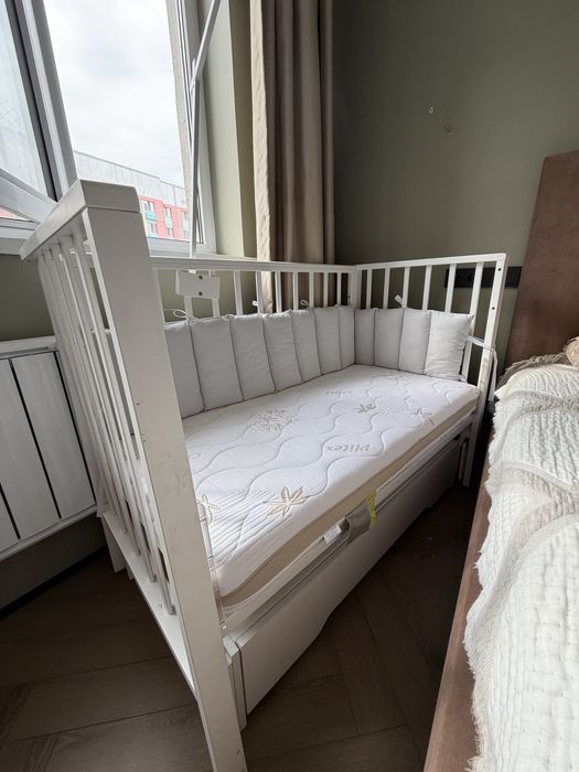 Продам детскую кровать с матрасом