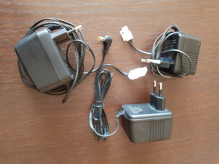 Адаптори за 220 волта