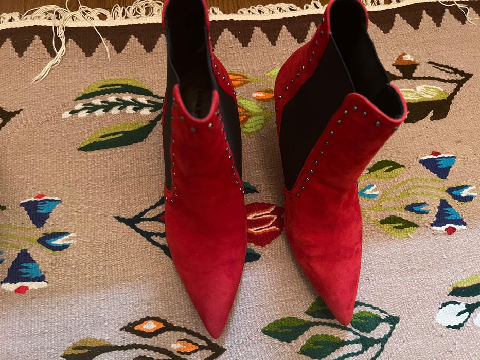 Ghete Zara, nr 36, piele întoarsă, roșii, toc 7 cm.