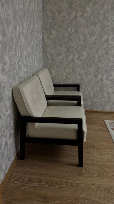 Кожанные кресла пара