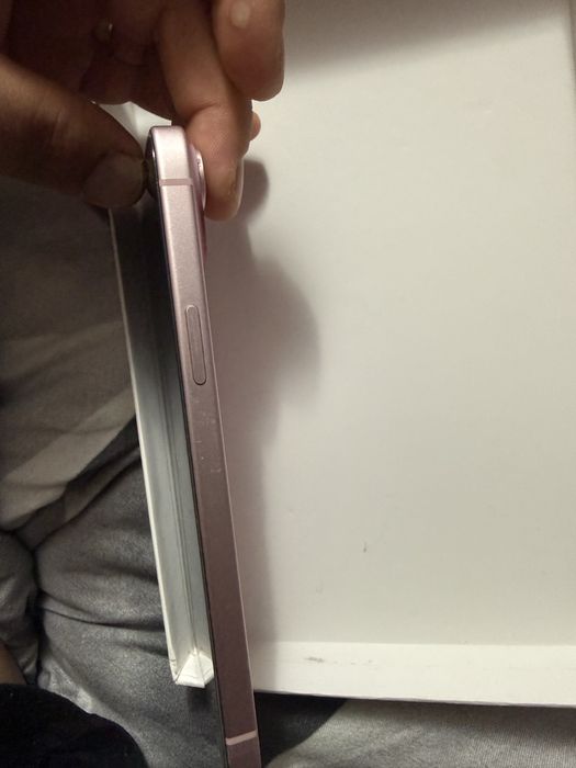 Vand iphone 15 plus roz