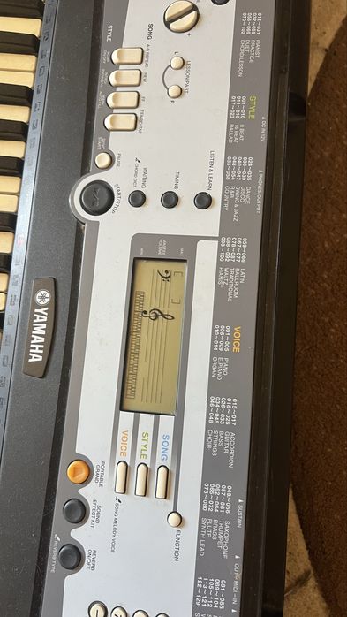 синтезатор YAMAHA PSR e214