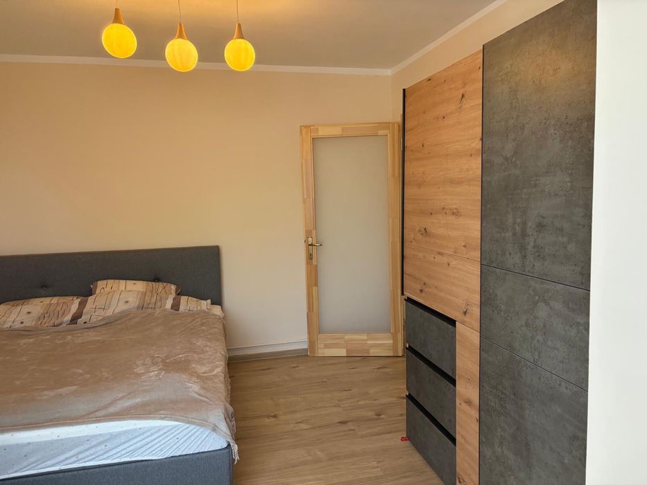 Inchiriez apartament 3 camere  Cornisa