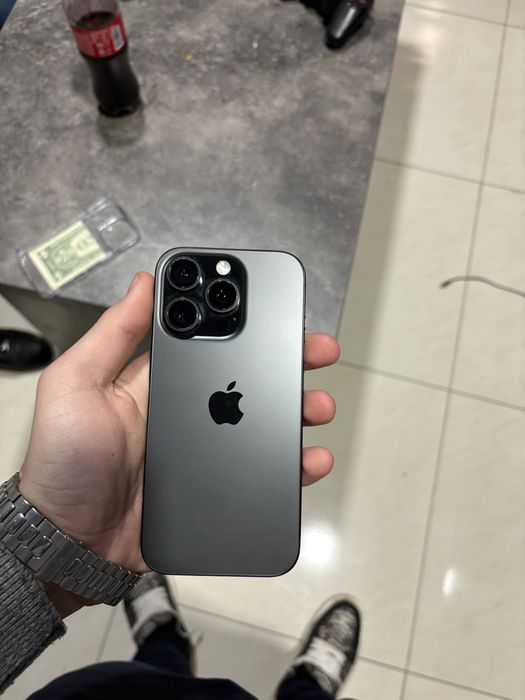 IPhone 16 pro Qora