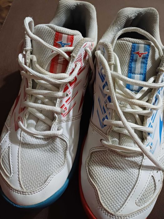 Продавам спешно маратонки