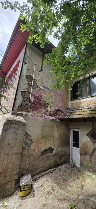 Casa batraneasca cu teren de vanzare in Busteni