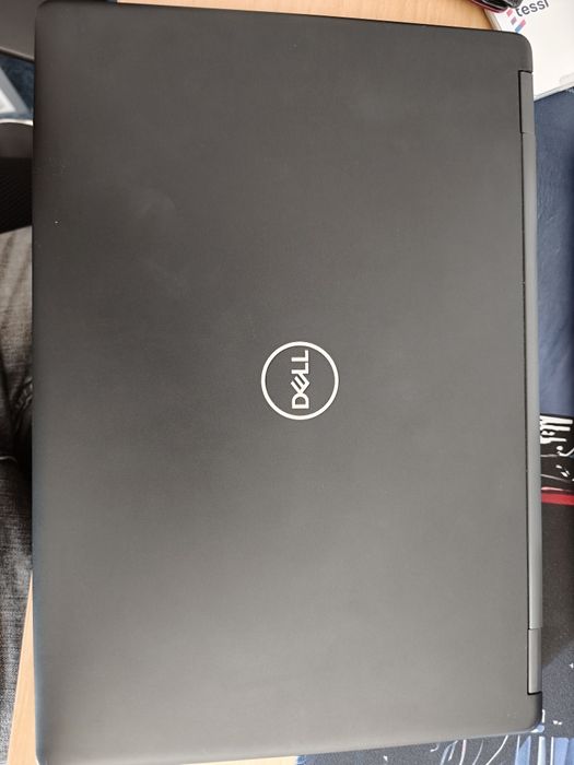 Продавам лаптоп Dell Latitude 5490