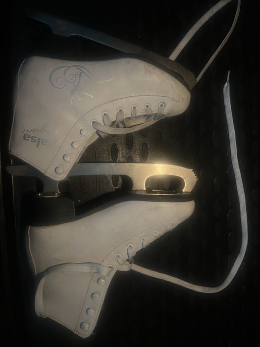 Продам коньки женские