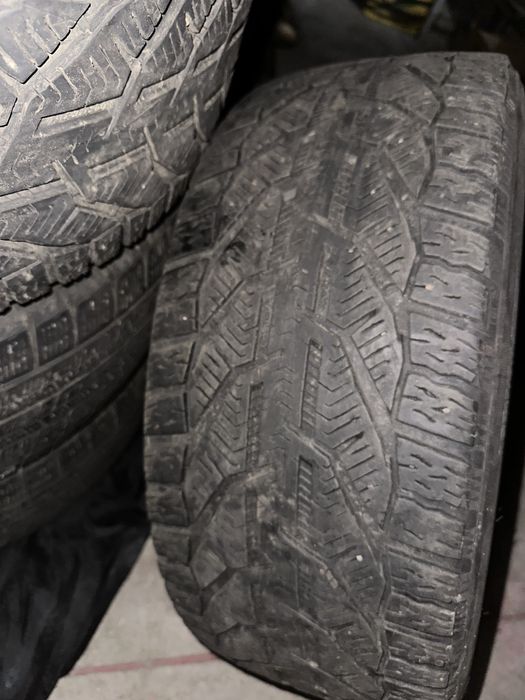 Продам комплект зимних шин 4шт.
