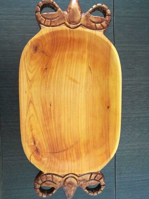 Астау из дерева с дефектом