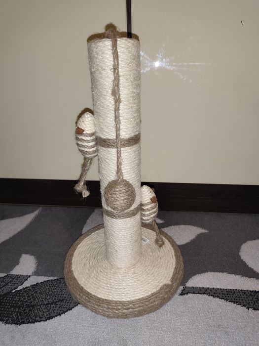 Когтеточка + лежанка и расчёска