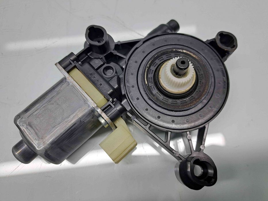Motoras geam dreapta spate Audi A4 (8W2, B9) [Fabr 2015-2023] 8W095981