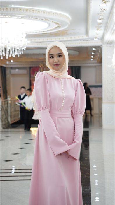 Платье новое продам срочно