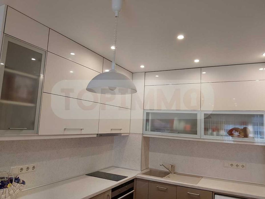 Продава се Двустаен апартамент в Варна, Възраждане 1 - 90 кв.м за 2267 €/кв.м - Снимка #1