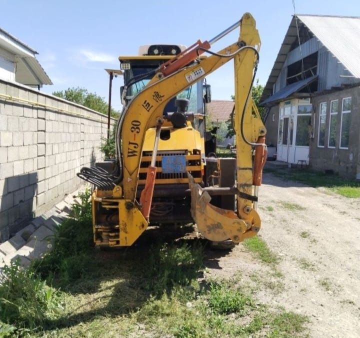 Срочно продам экскаватор погрузчик