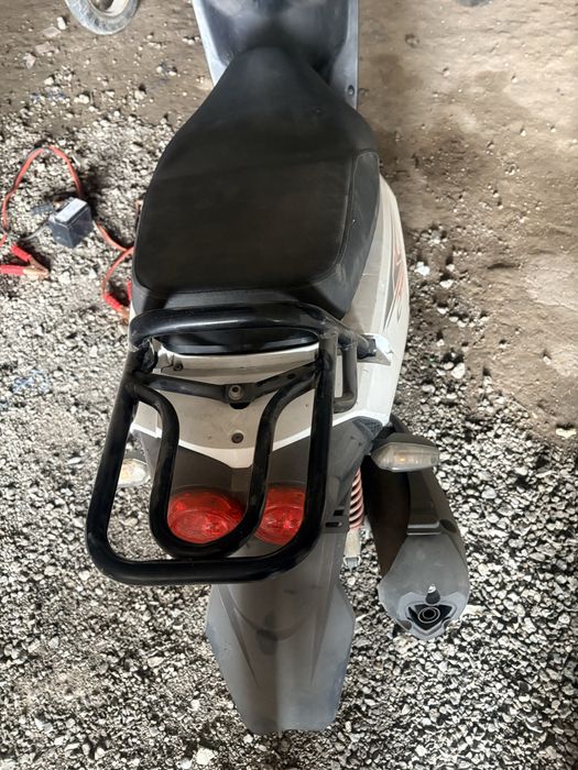 Продам мопед 150 кубов белый