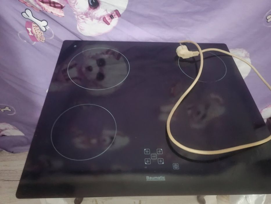 De vânzare plită electrică cu 4 ochiuri preț 250 RON