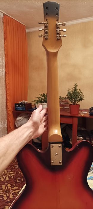 Продам электрогитару!!!