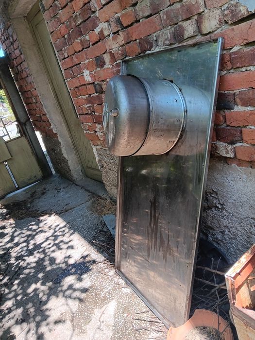 Работен плот за отпечатване на медени рамки.