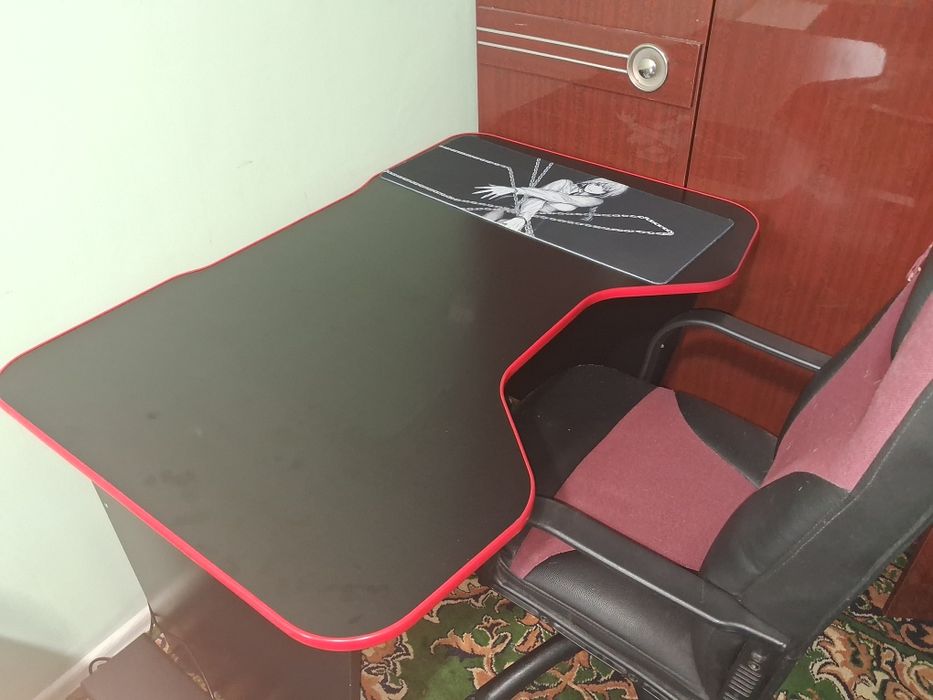 Игровой компьютерный стол