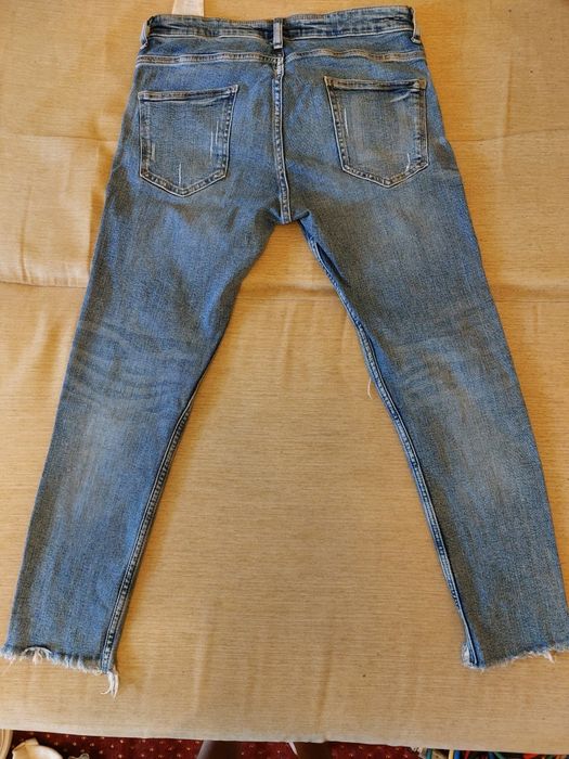 Blugi diferite modele.
