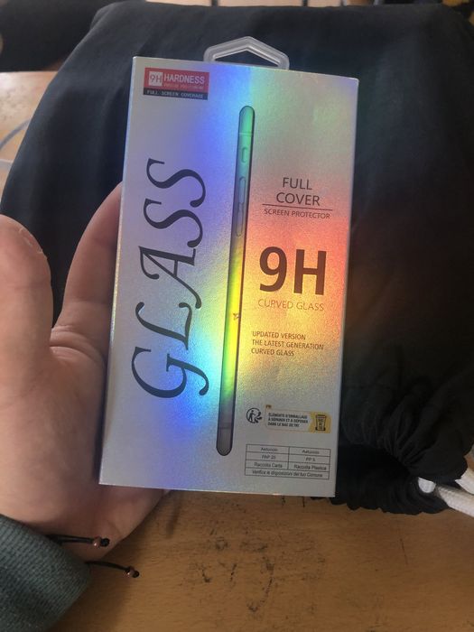 Vând husă și folei privacy pentru iPhone 8 Plus