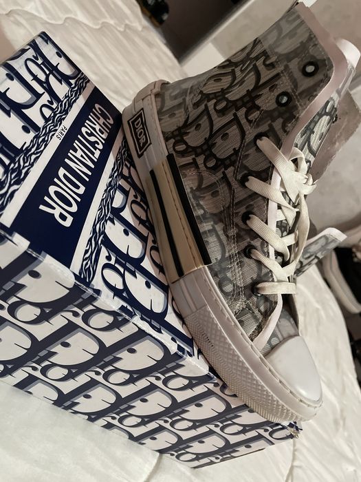 Adidasi.   dior