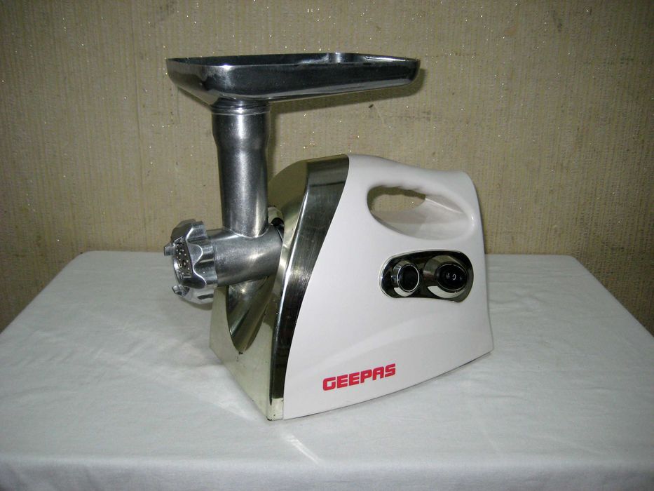Электромясорубка GEEPAS оригинал отличном рабочим состоянии!