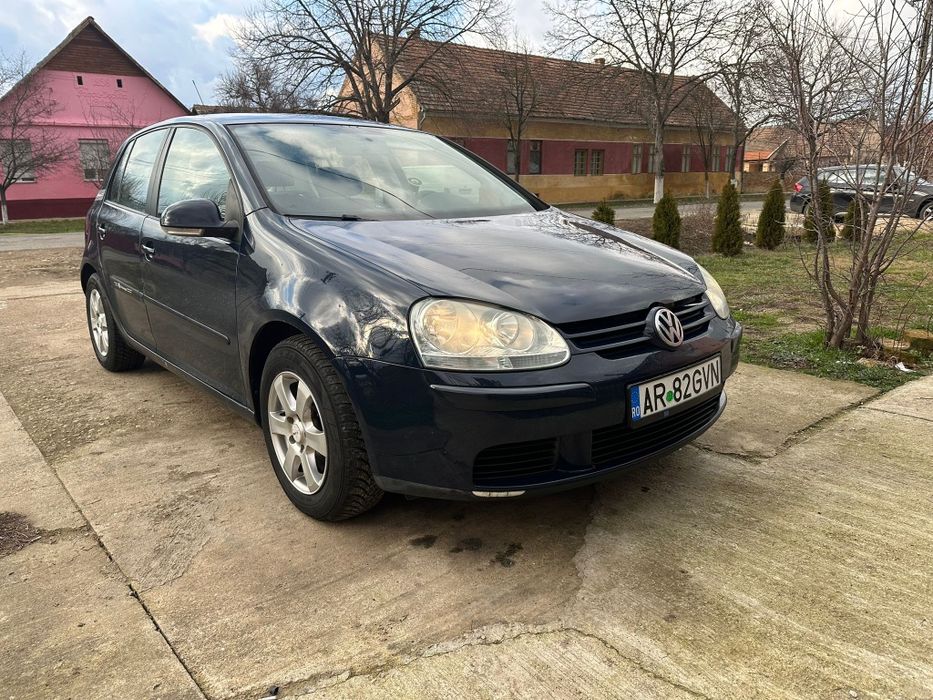 Golf 5 an 2007 înmatriculată se circula  zilnic