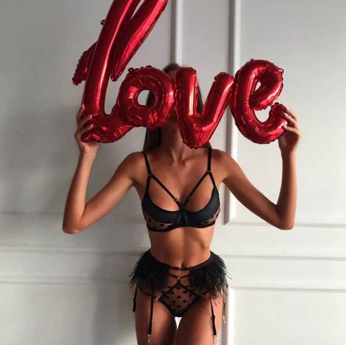 Секси бельо - комплект с жартиери