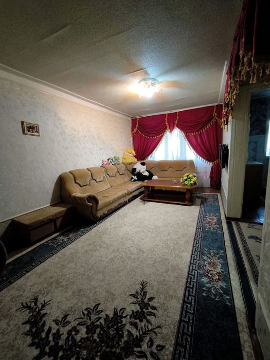 Сдам 2-х комнатную квартиру возле центрального рынка 
Чирчик ба