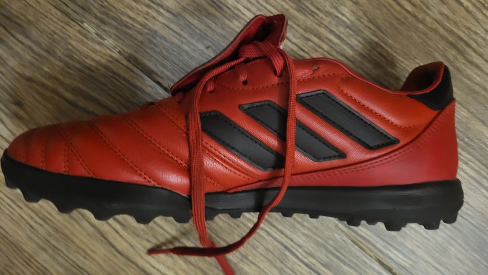 Футболни обувки стоножки Adidas 40,5 номер