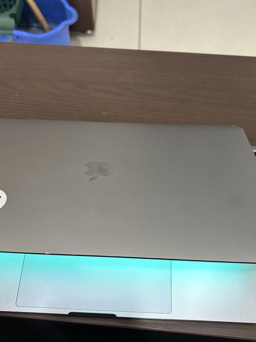 Macbook pro 2019 touchbar 15”