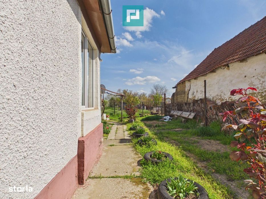 Casă cu 3 camere și 1047 mp în Peregu Mic