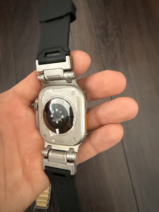 Apple Watch Ultra 2 titanium