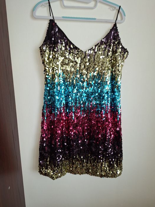 Rochie noua în bretele cu paiete